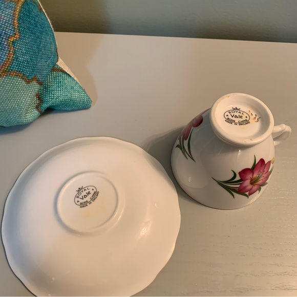 Vintage English Bone China Bittersweet Ridge Royal Vale Tea Cup and Sauc… - Picture 6 of 9